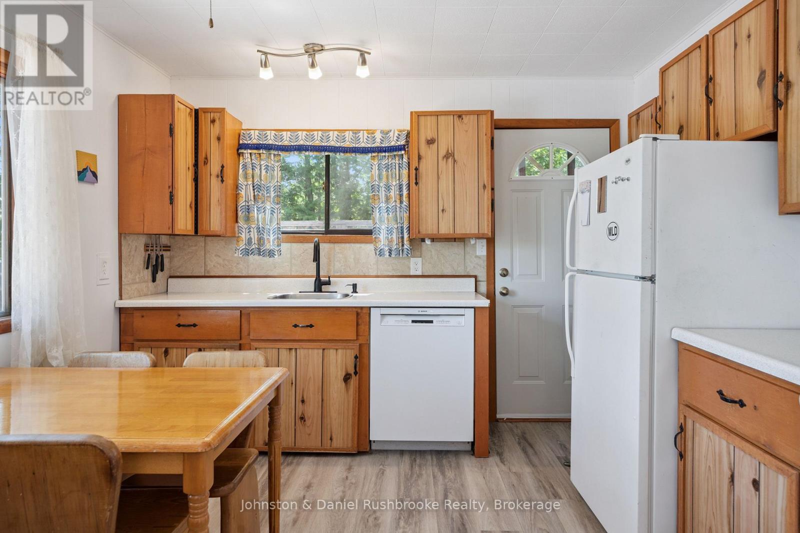 1277 & 1279 WOODLAND DRIVE - 11