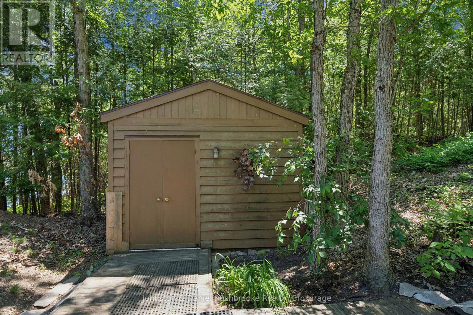 1277 & 1279 WOODLAND DRIVE - 29