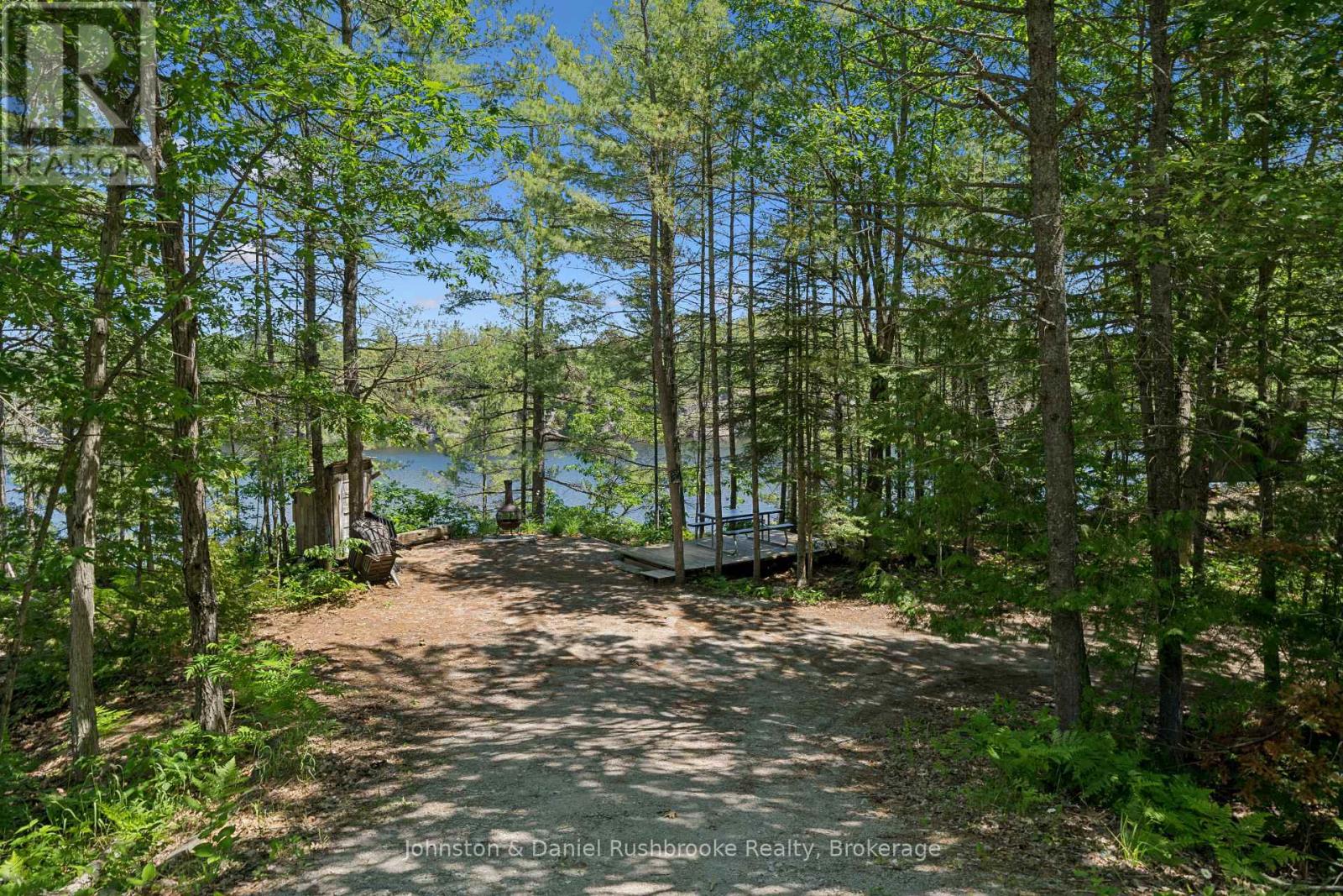 1277 & 1279 WOODLAND DRIVE - 31