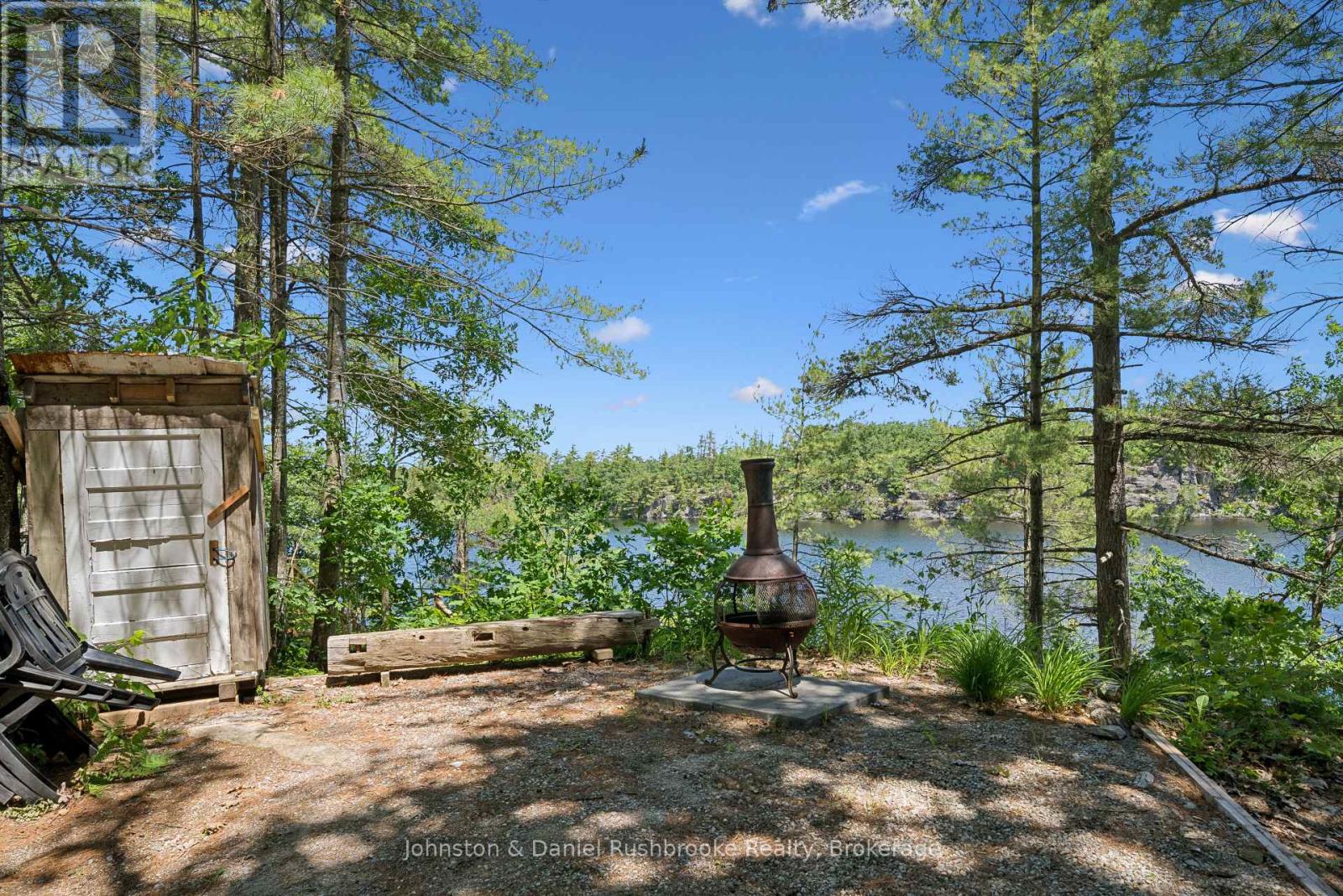 1277 & 1279 WOODLAND DRIVE - 33