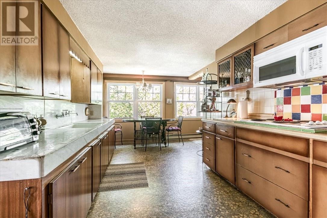 2080 Regent St. - 15