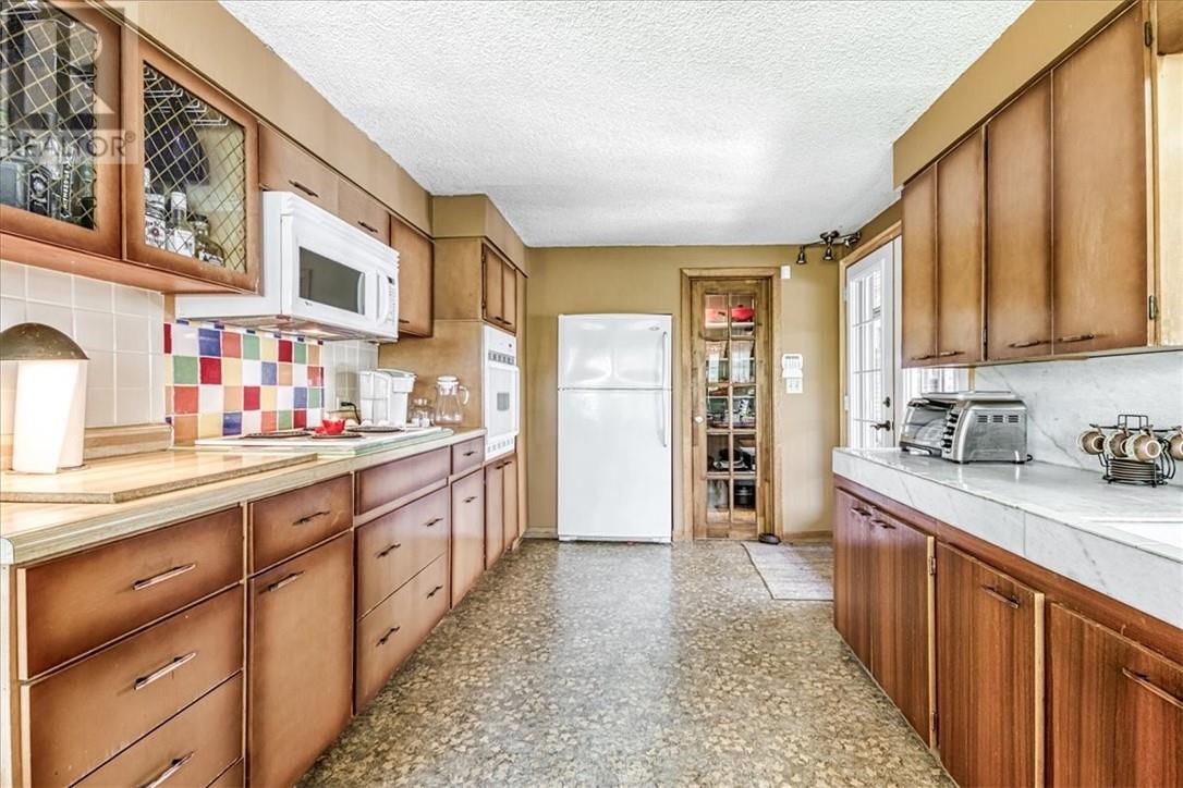 2080 Regent St. - 17