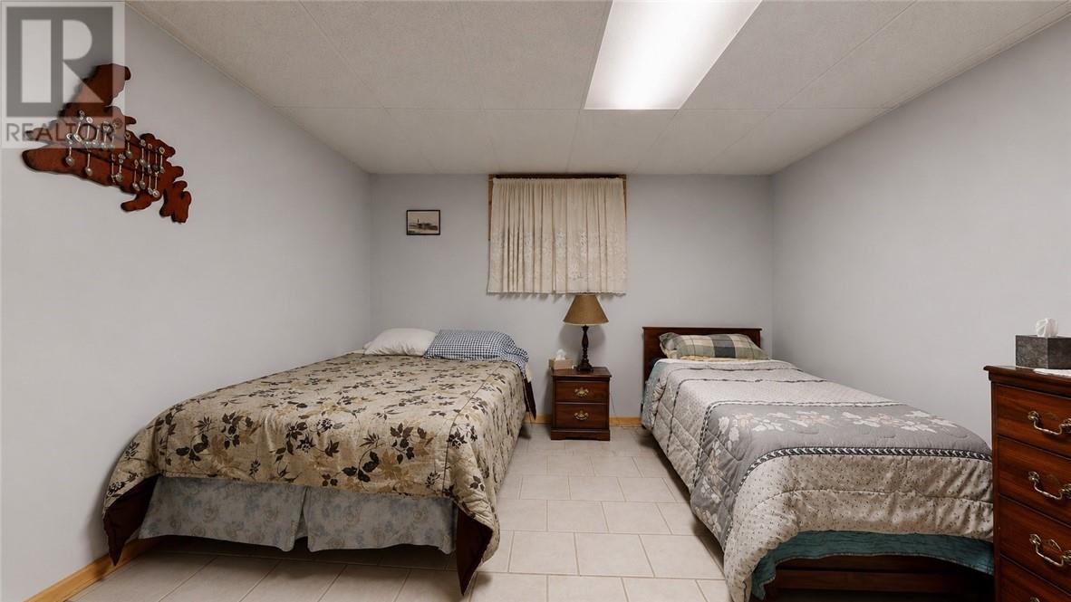 320 Perivale Rd W. - 80