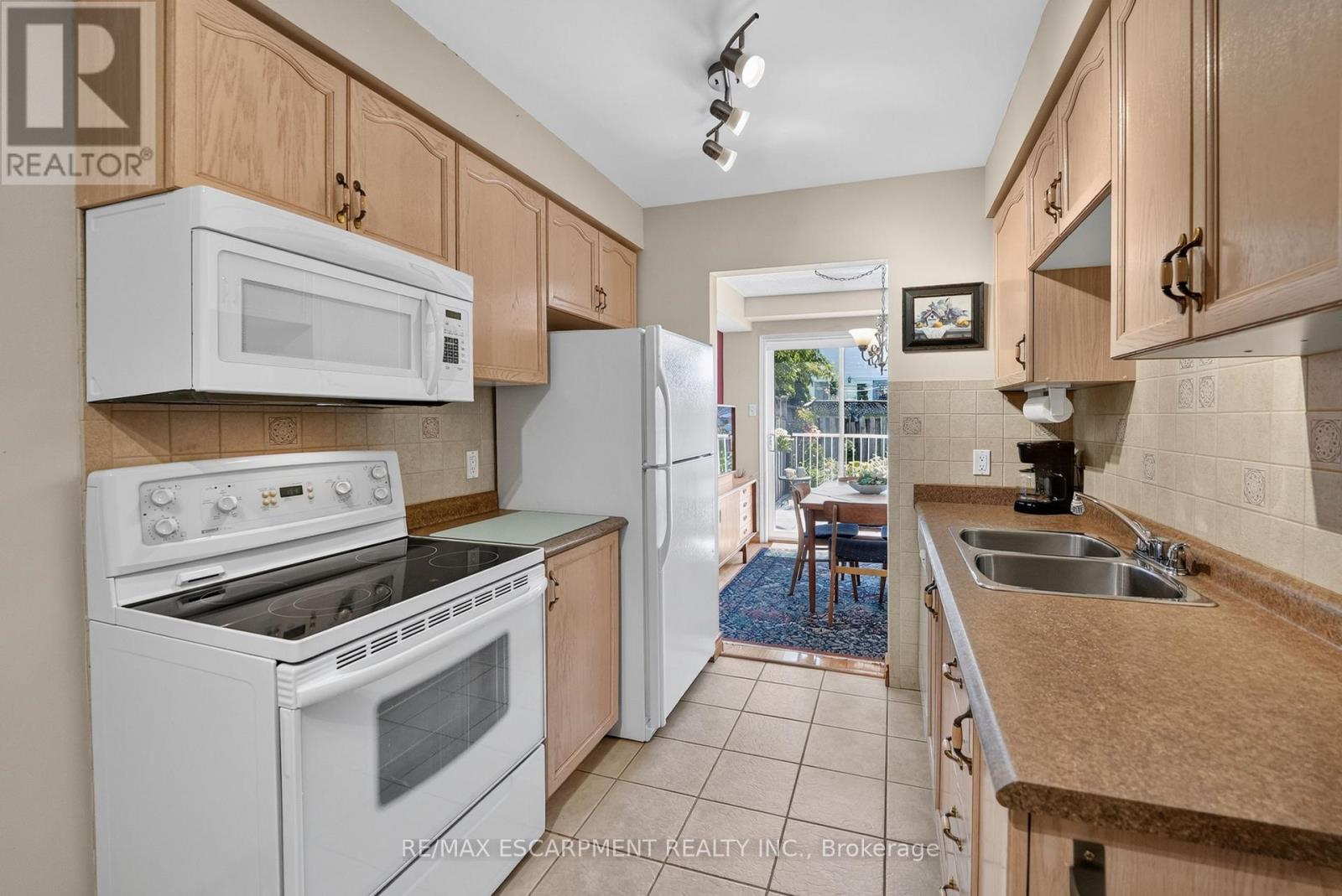 16 WALKER COURT - 8