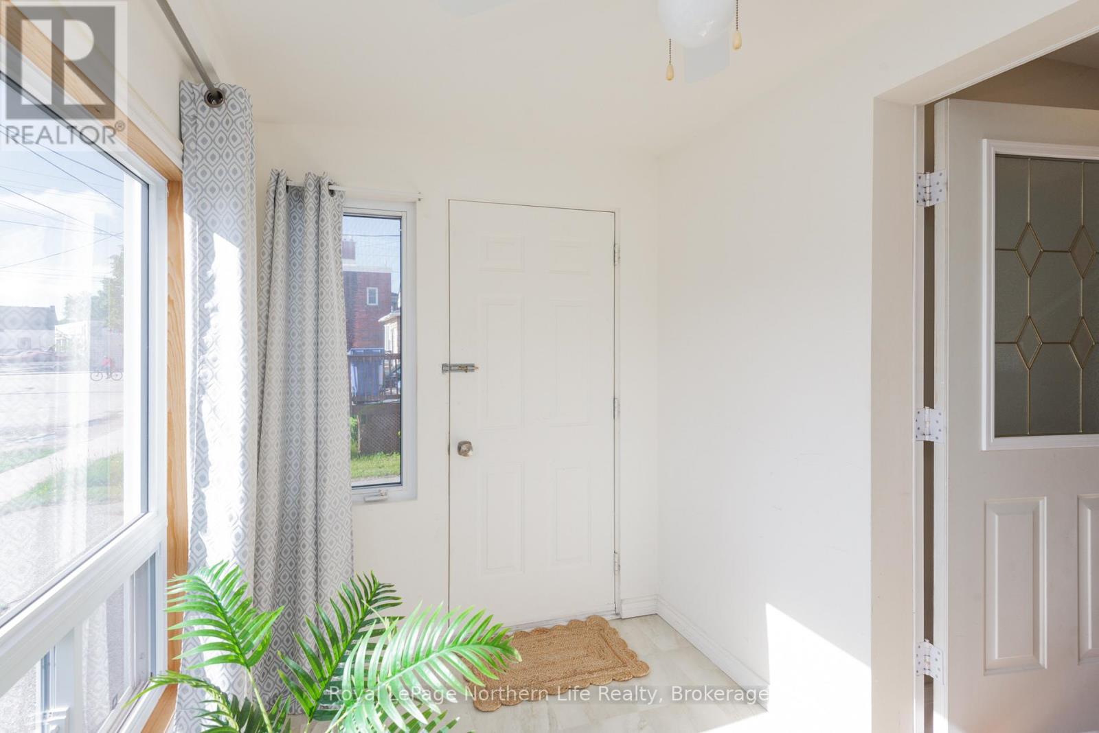 323 PERCY STREET - 10