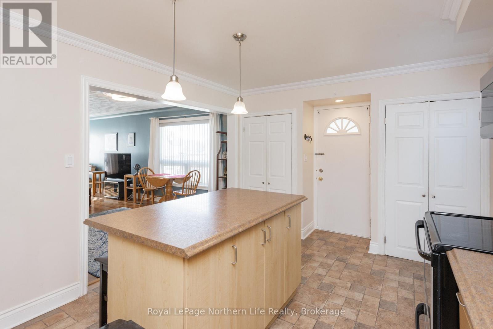 323 PERCY STREET - 17
