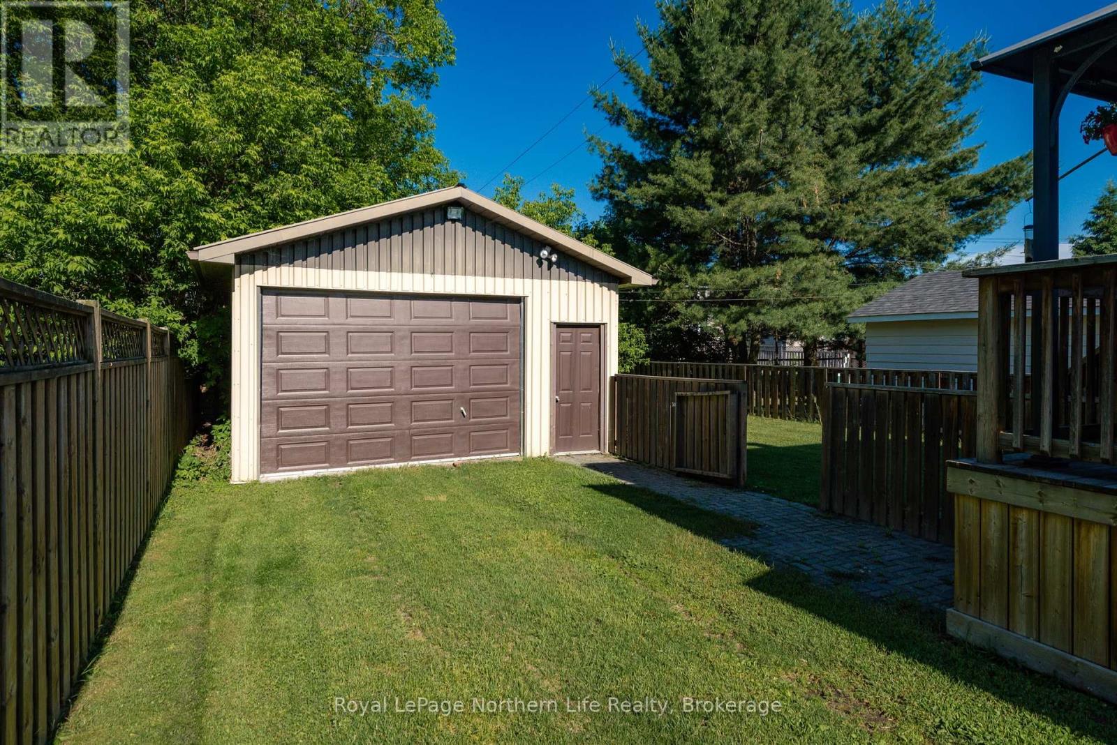 323 PERCY STREET - 34