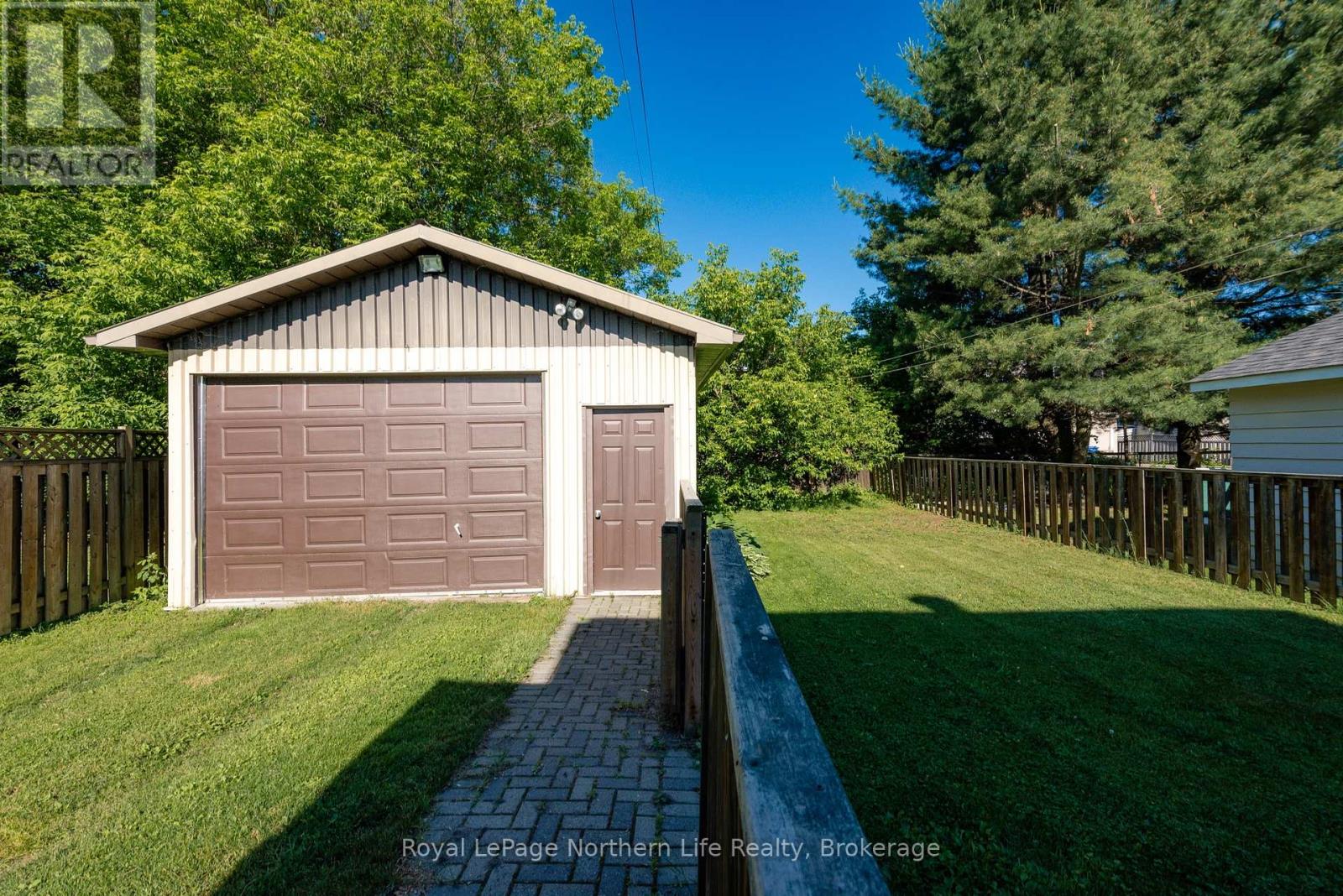 323 PERCY STREET - 36