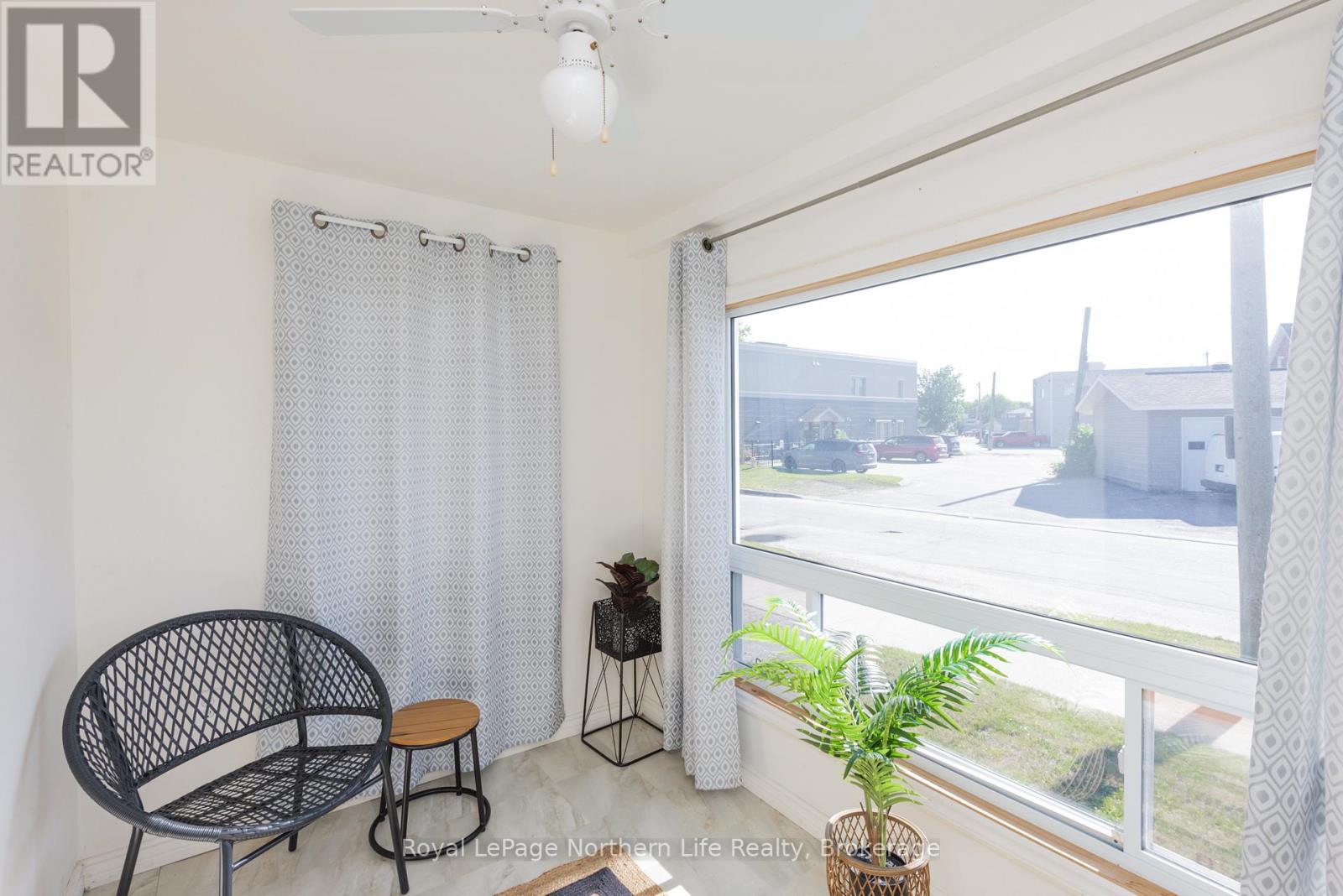 323 PERCY STREET - 9