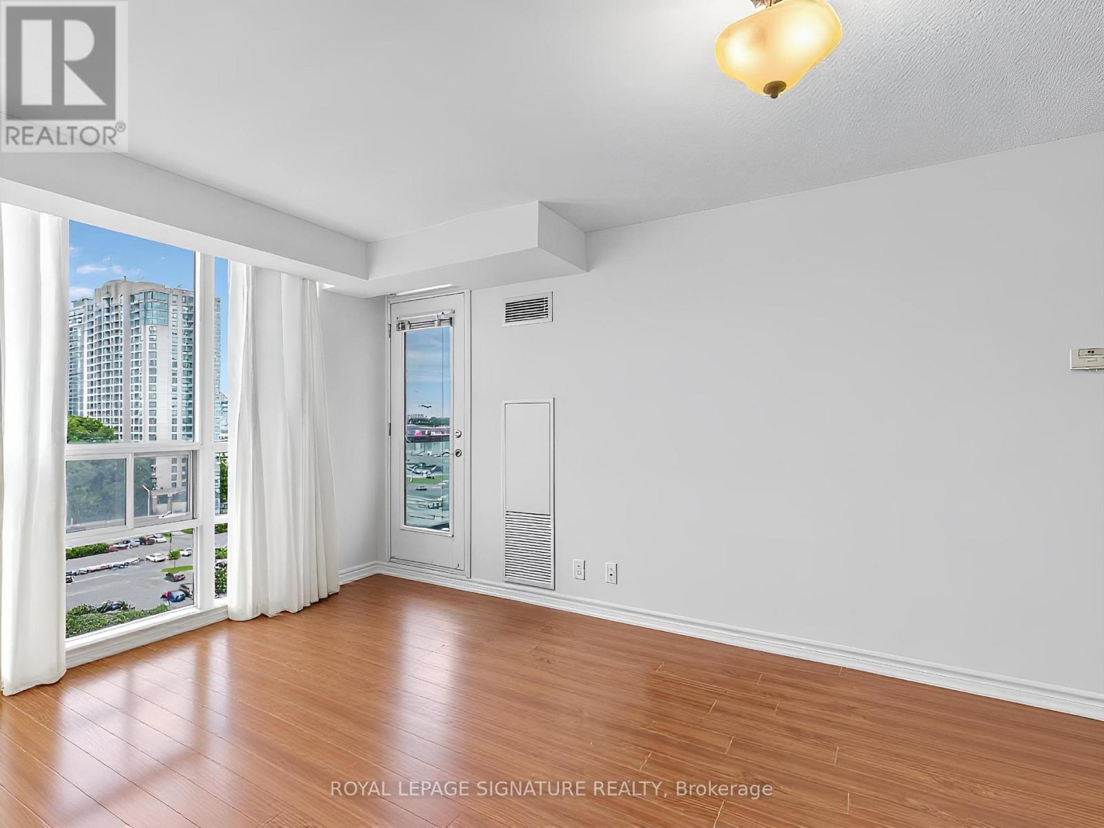 #1512 68 GRANGEWAY AVENUE - 11