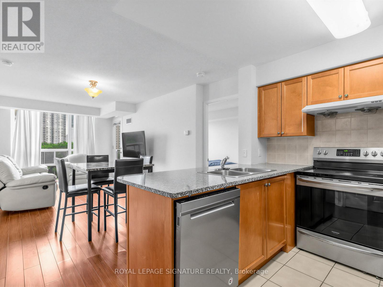 #1512 68 GRANGEWAY AVENUE - 5