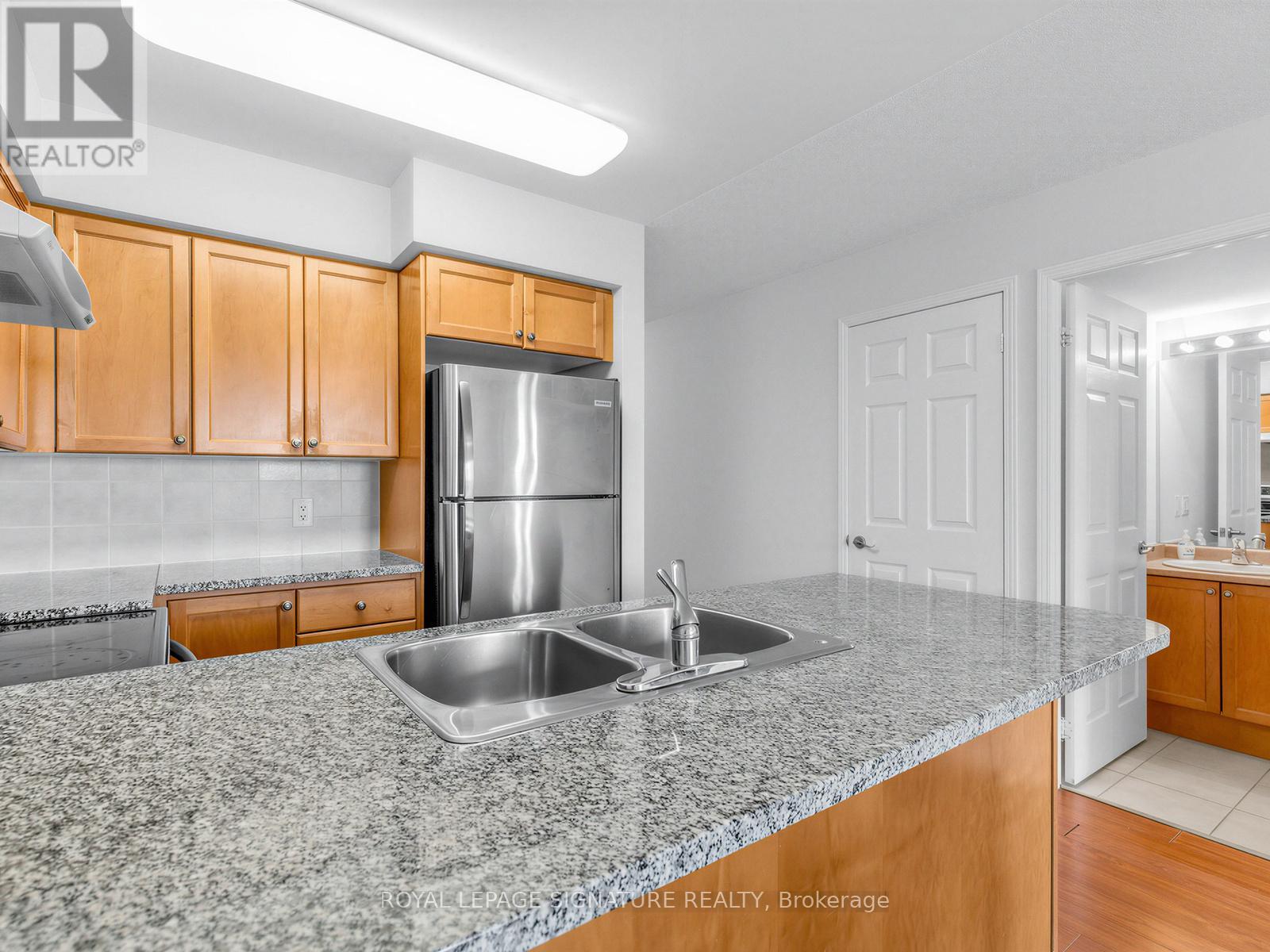 #1512 68 GRANGEWAY AVENUE - 9