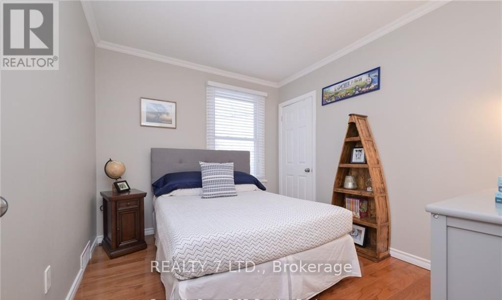 270 JAMES STREET E - 9