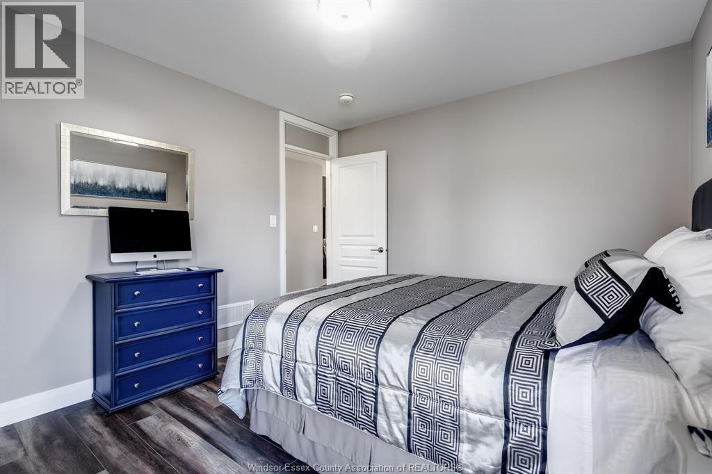 1 Woodland STREET - 27