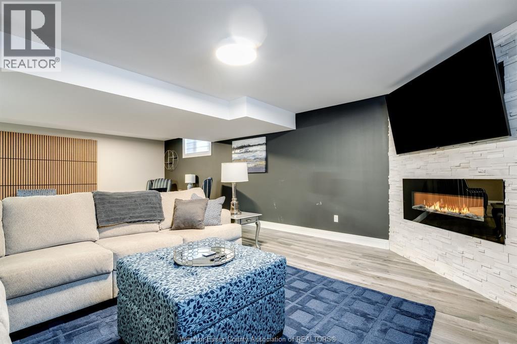 1 Woodland STREET - 35