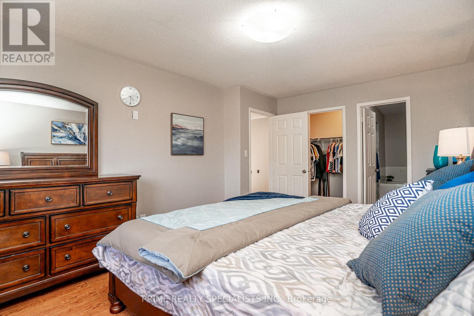 11 COMMODORE DRIVE - 25