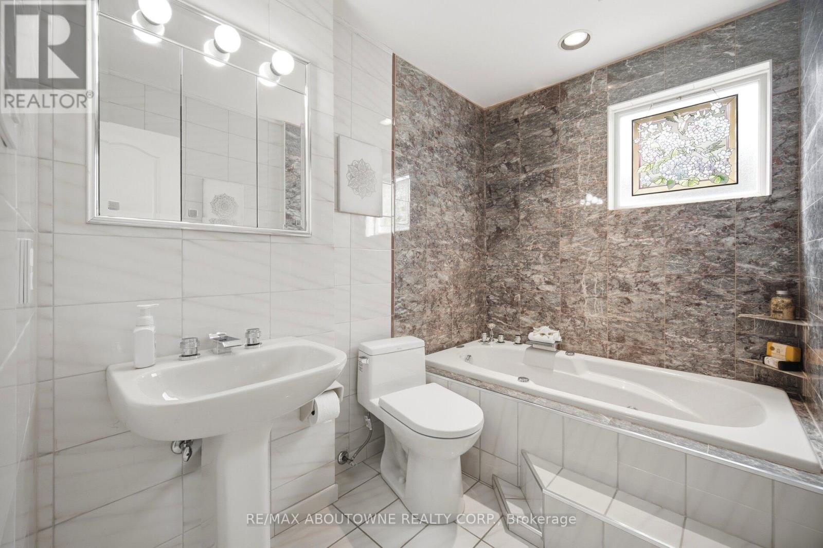 41 PLAINSMAN ROAD - 24
