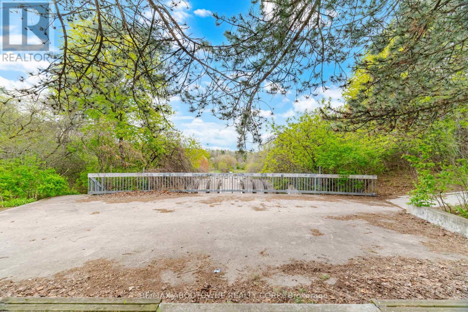 41 PLAINSMAN ROAD - 39