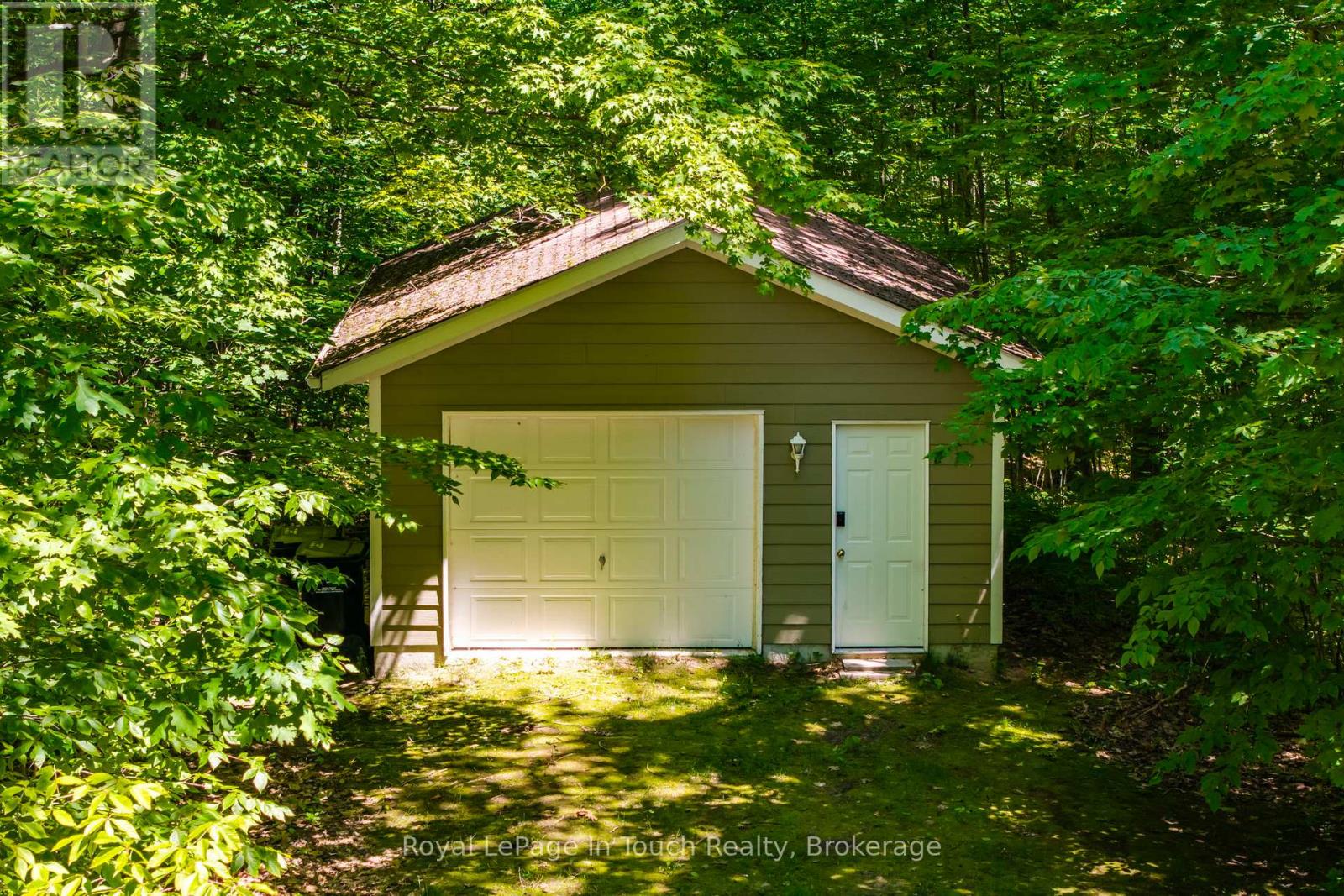 157 FARLAIN LAKE ROAD W - 12