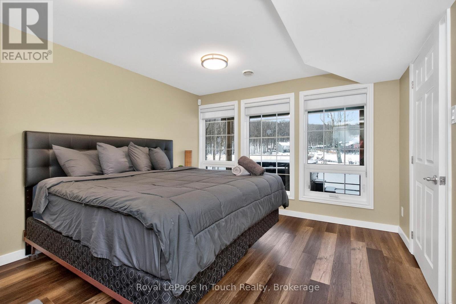 157 FARLAIN LAKE ROAD W - 44