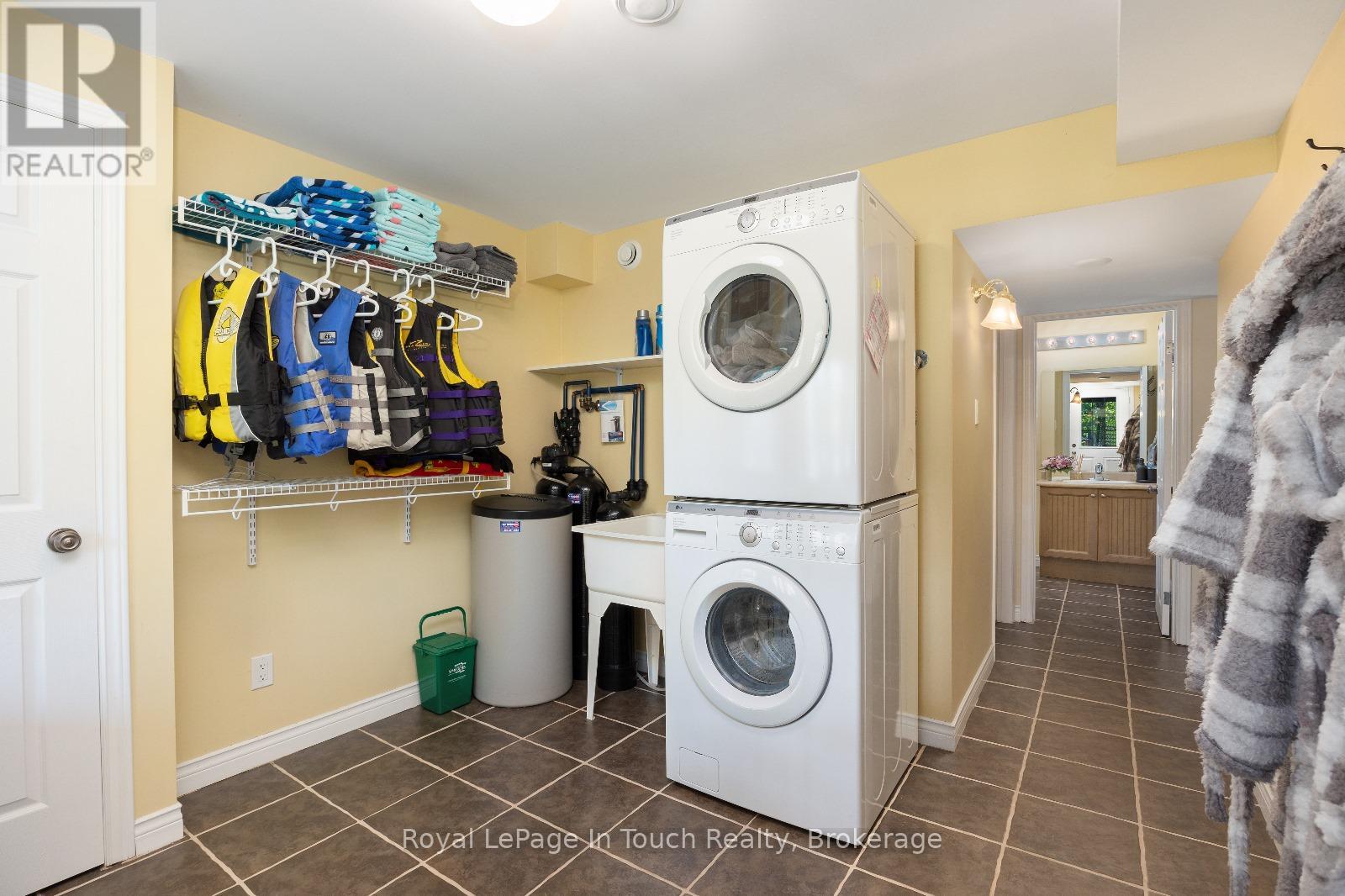 157 FARLAIN LAKE ROAD W - 42