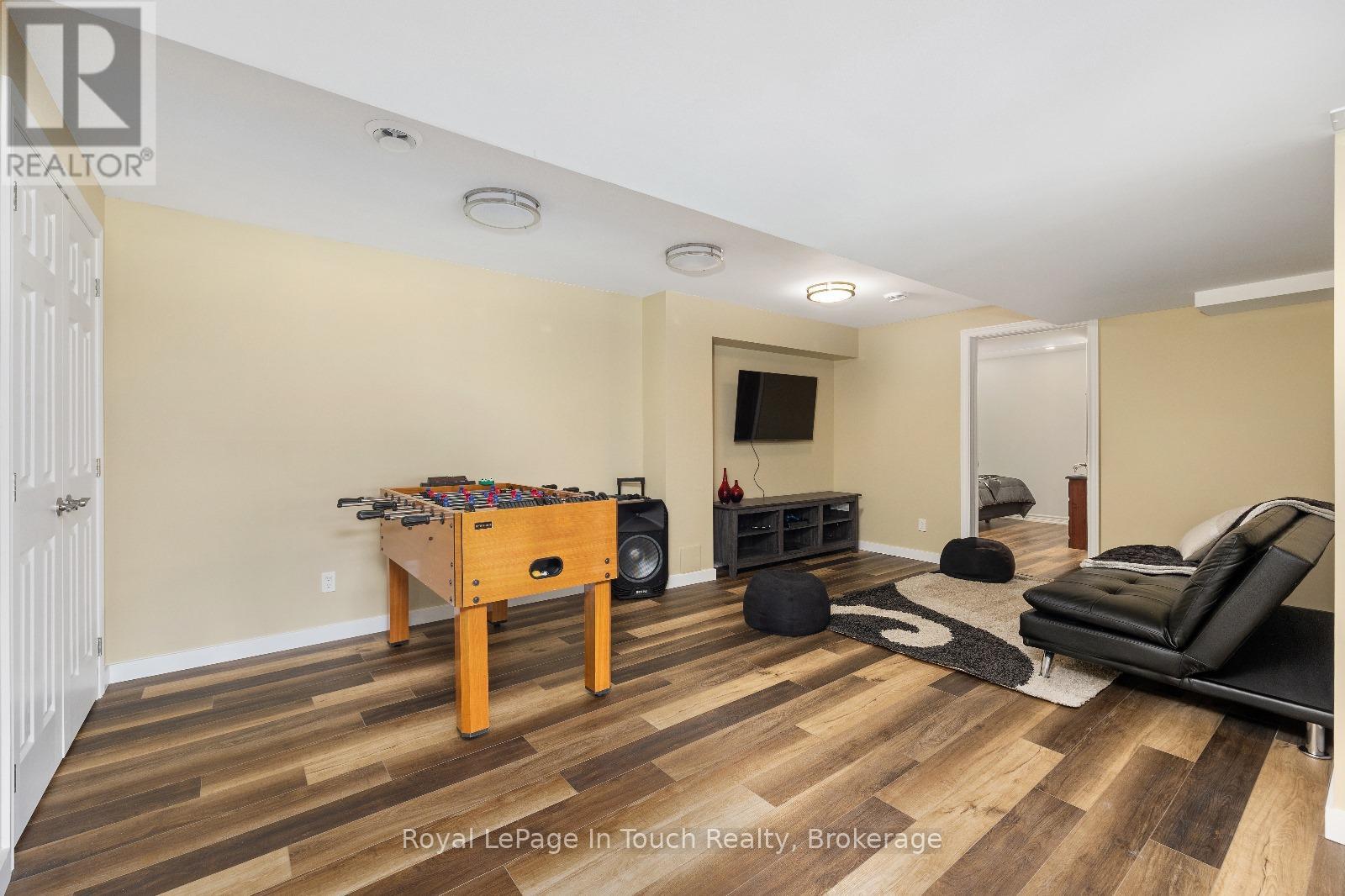 157 FARLAIN LAKE ROAD W - 38