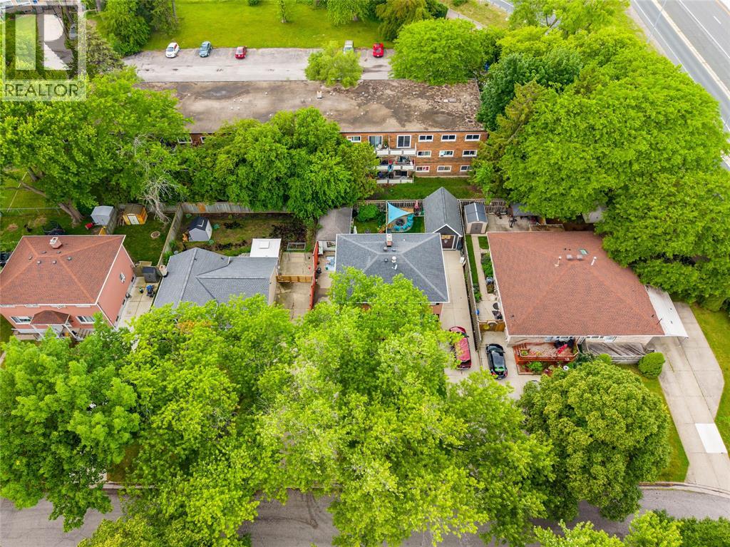 845 VROOM AVENUE - 25