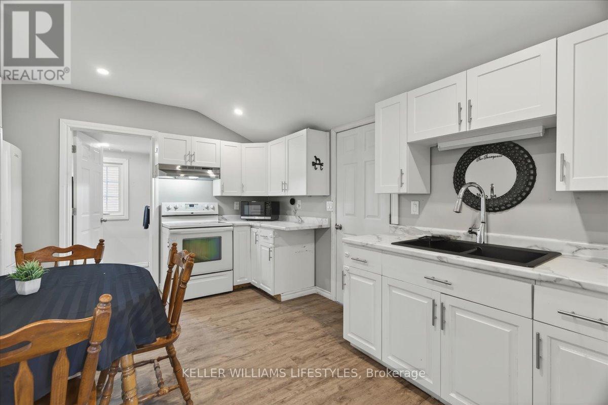 30 QUEEN STREET W - 10