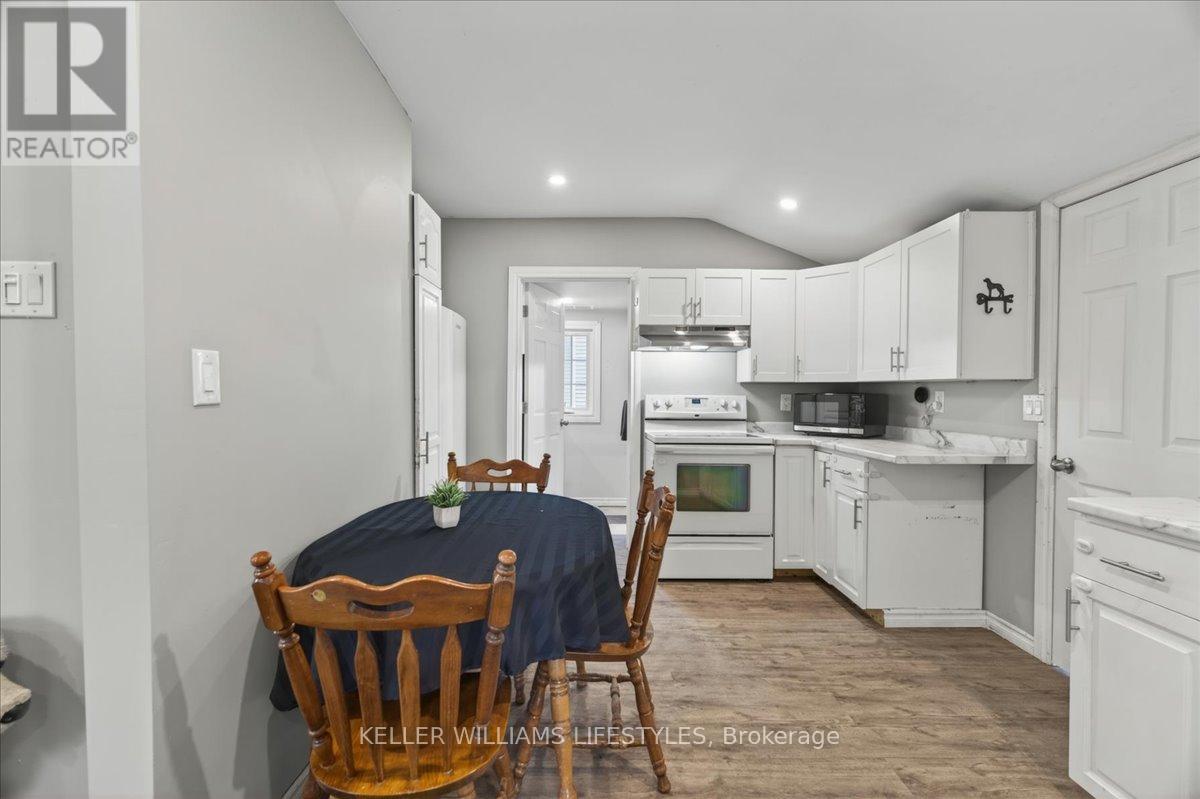30 QUEEN STREET W - 11