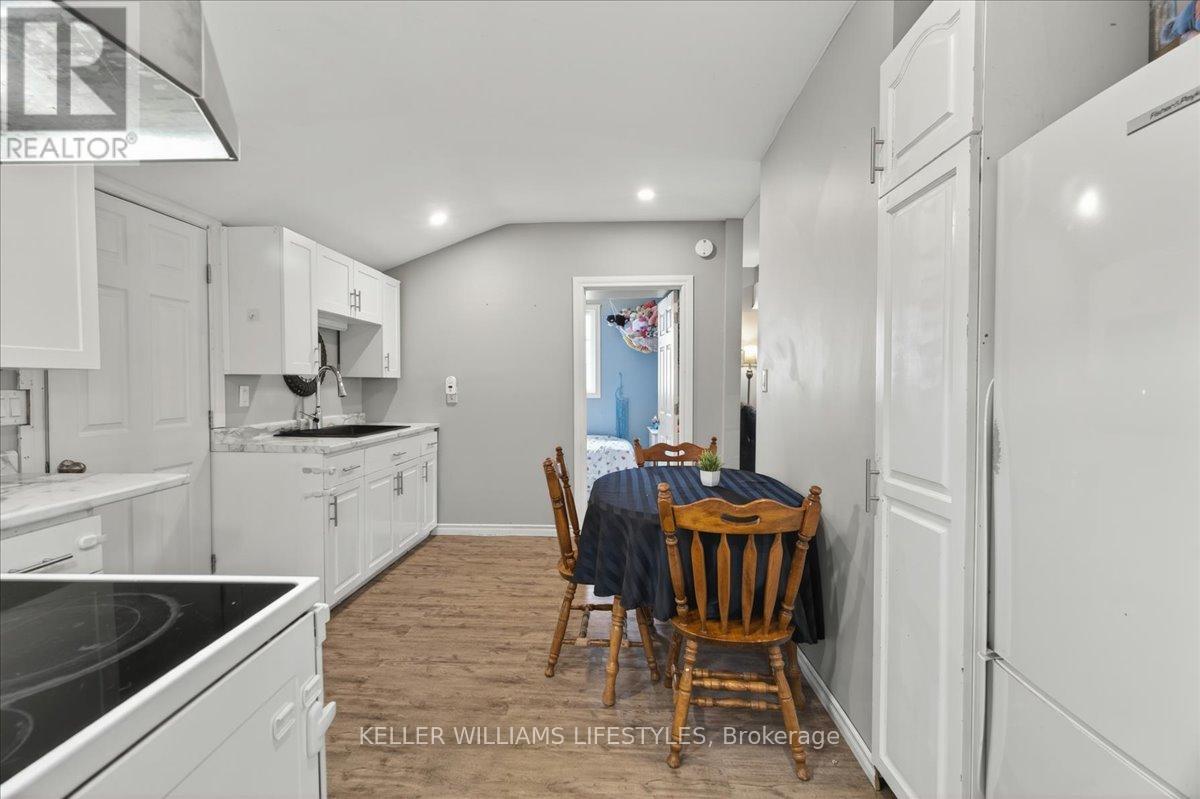 30 QUEEN STREET W - 13
