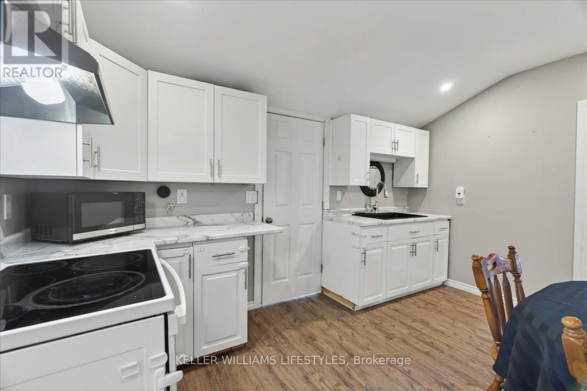 30 QUEEN STREET W - 14