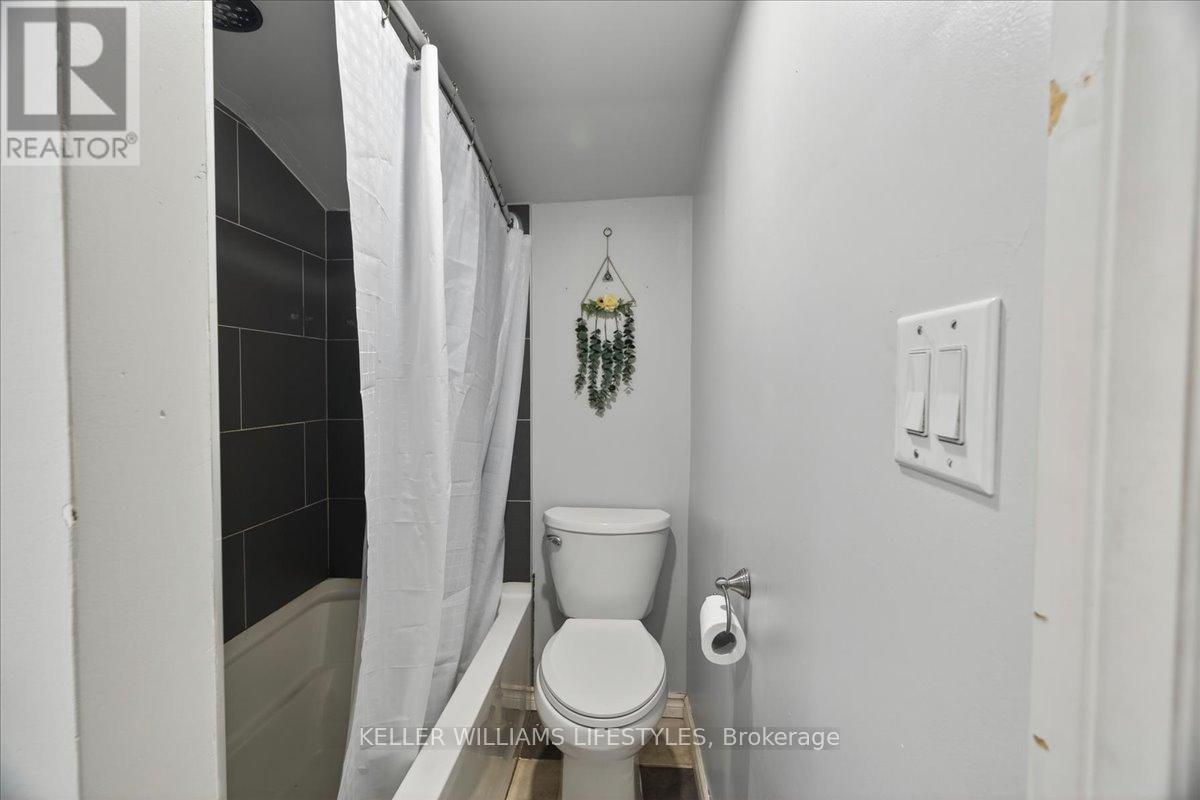 30 QUEEN STREET W - 15