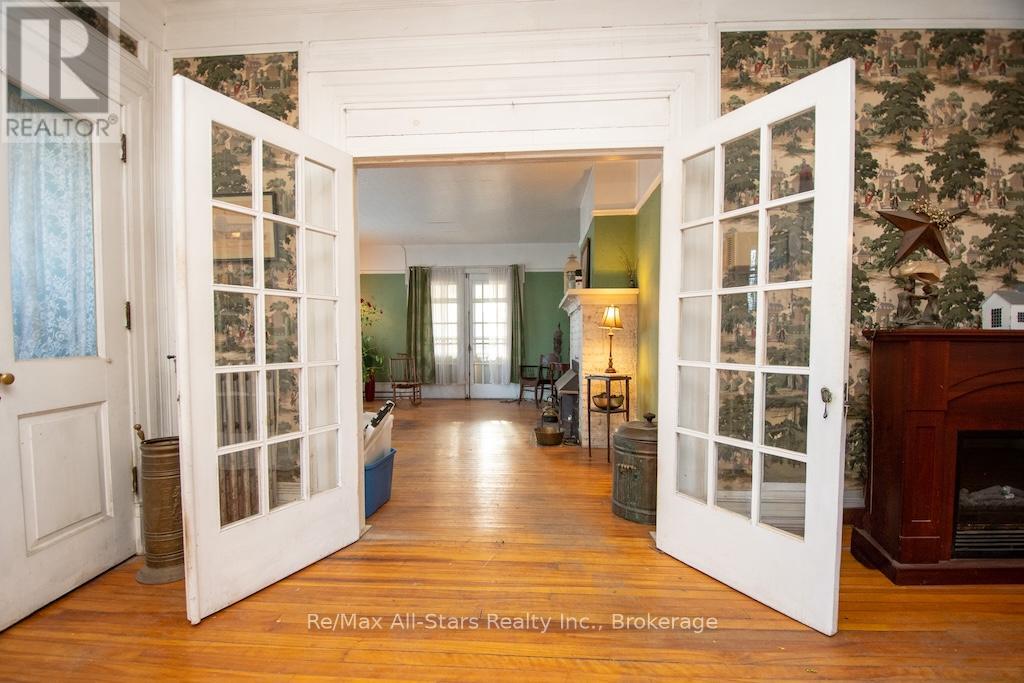 173 LINDSAY STREET S - 11