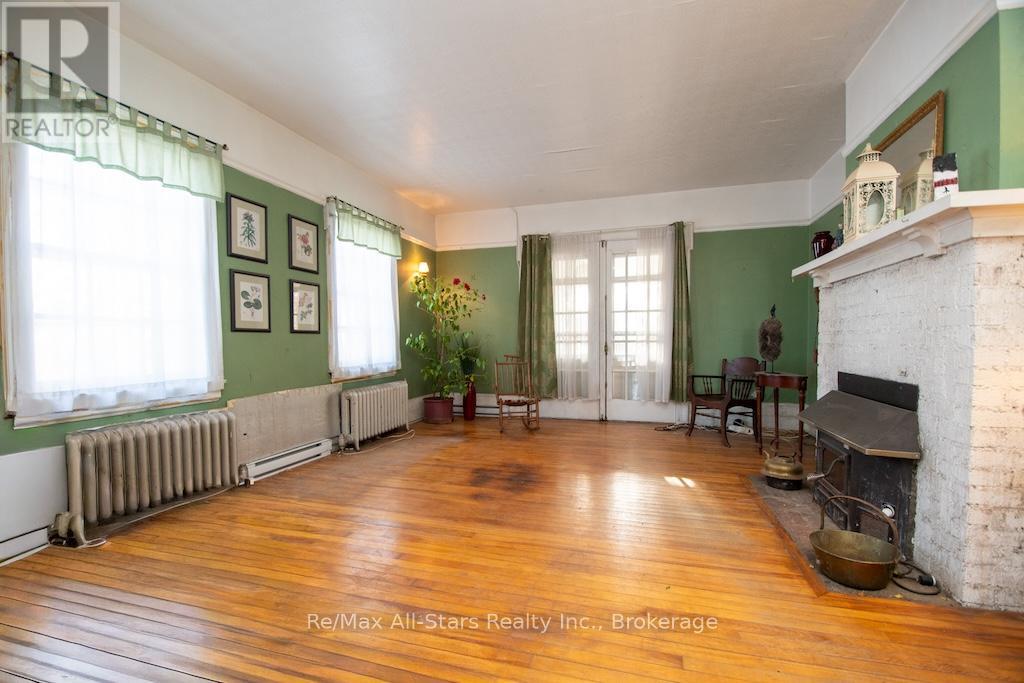 173 LINDSAY STREET S - 12