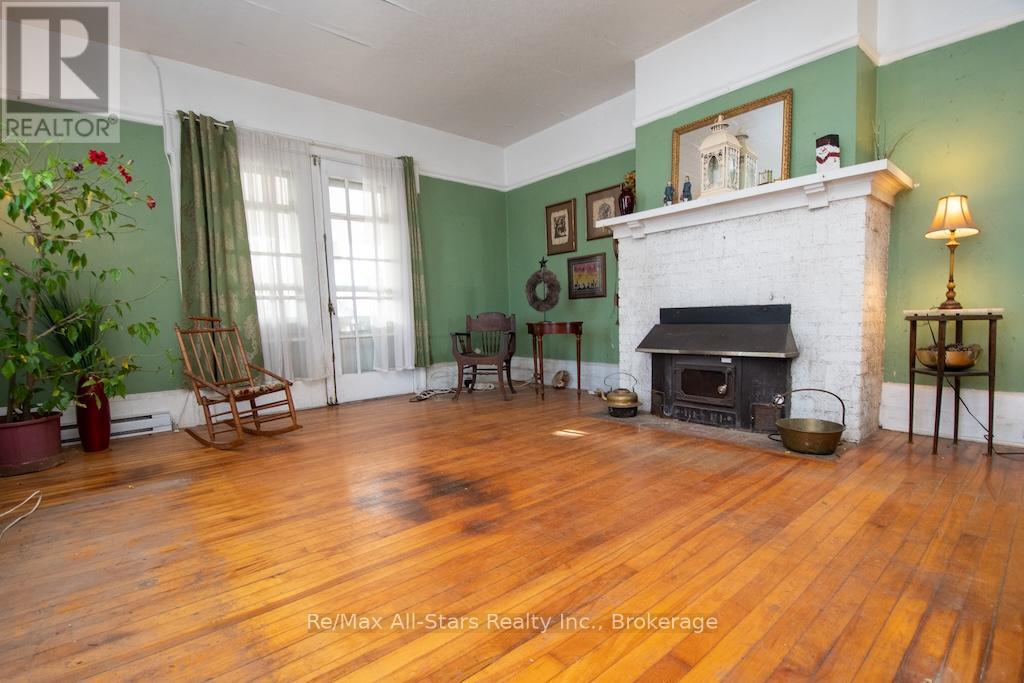 173 LINDSAY STREET S - 13