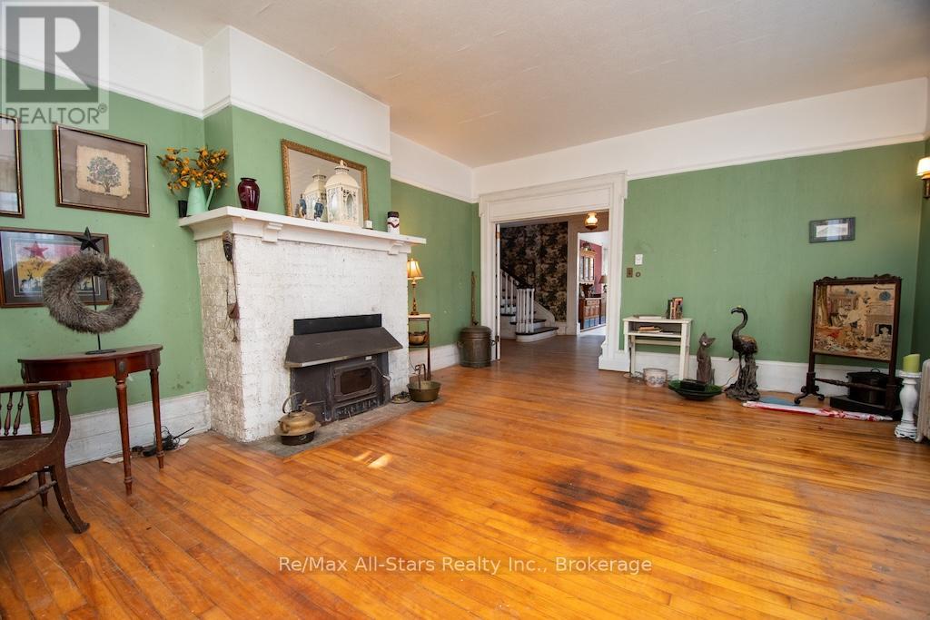 173 LINDSAY STREET S - 14