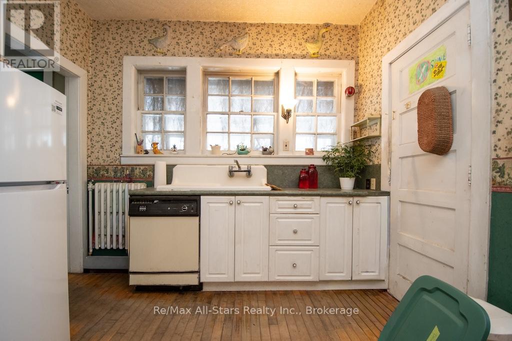 173 LINDSAY STREET S - 18
