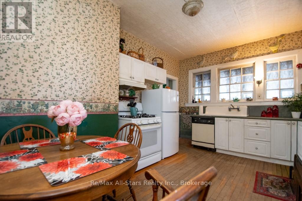 173 LINDSAY STREET S - 21