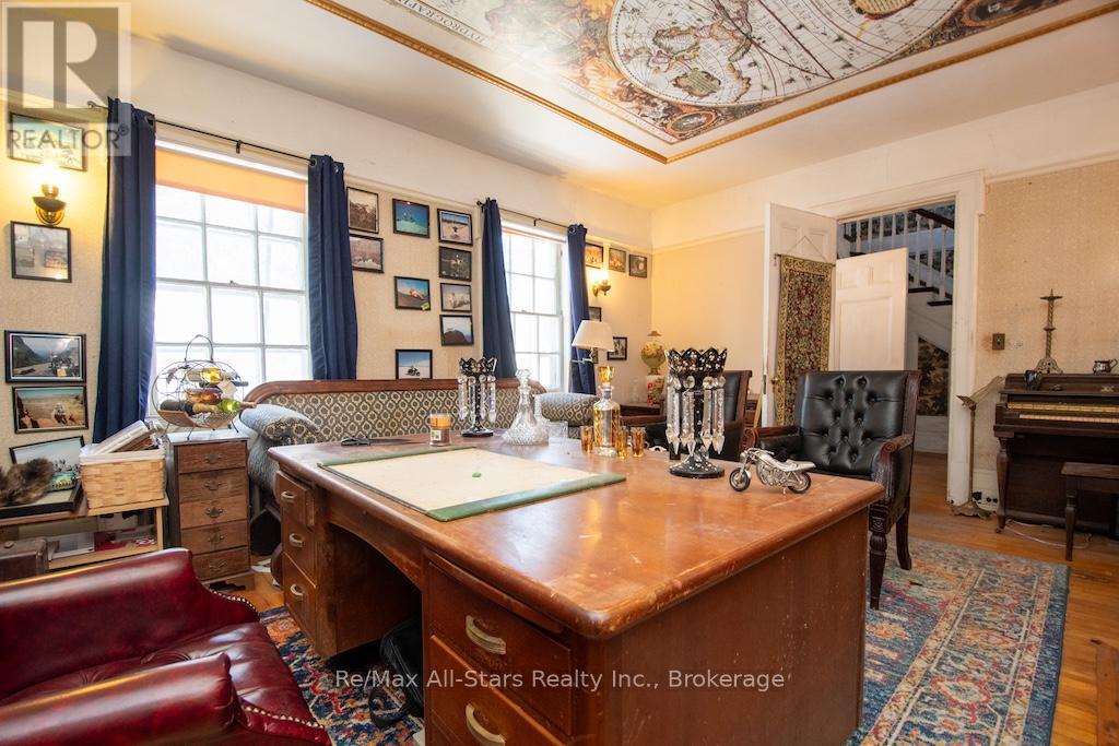 173 LINDSAY STREET S - 23