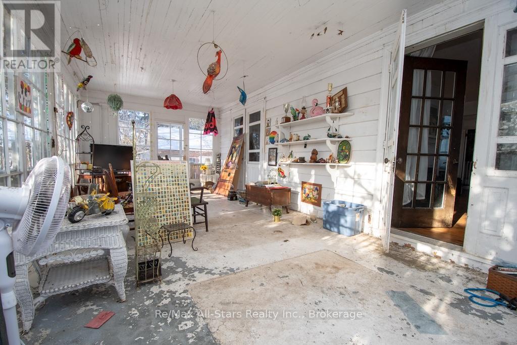 173 LINDSAY STREET S - 26