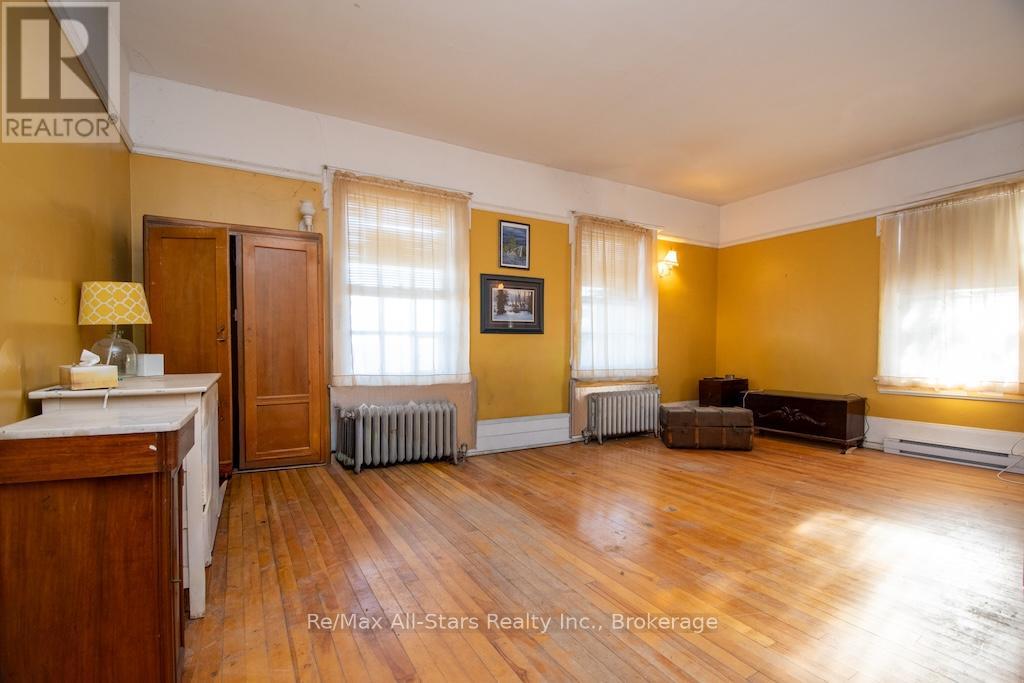 173 LINDSAY STREET S - 28