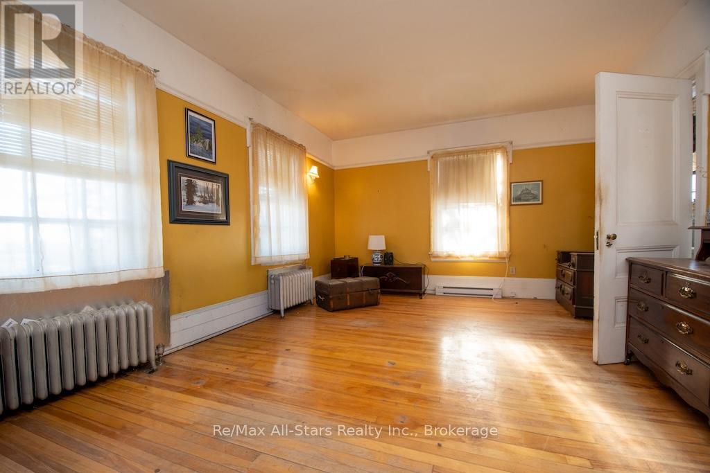 173 LINDSAY STREET S - 29