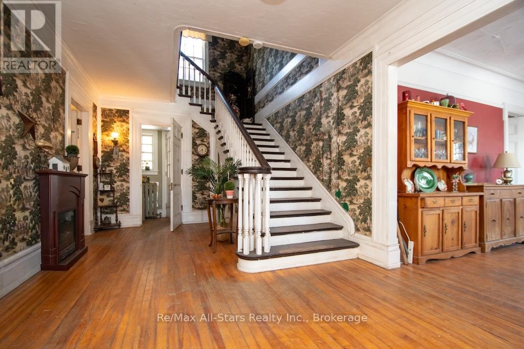 173 LINDSAY STREET S - 3