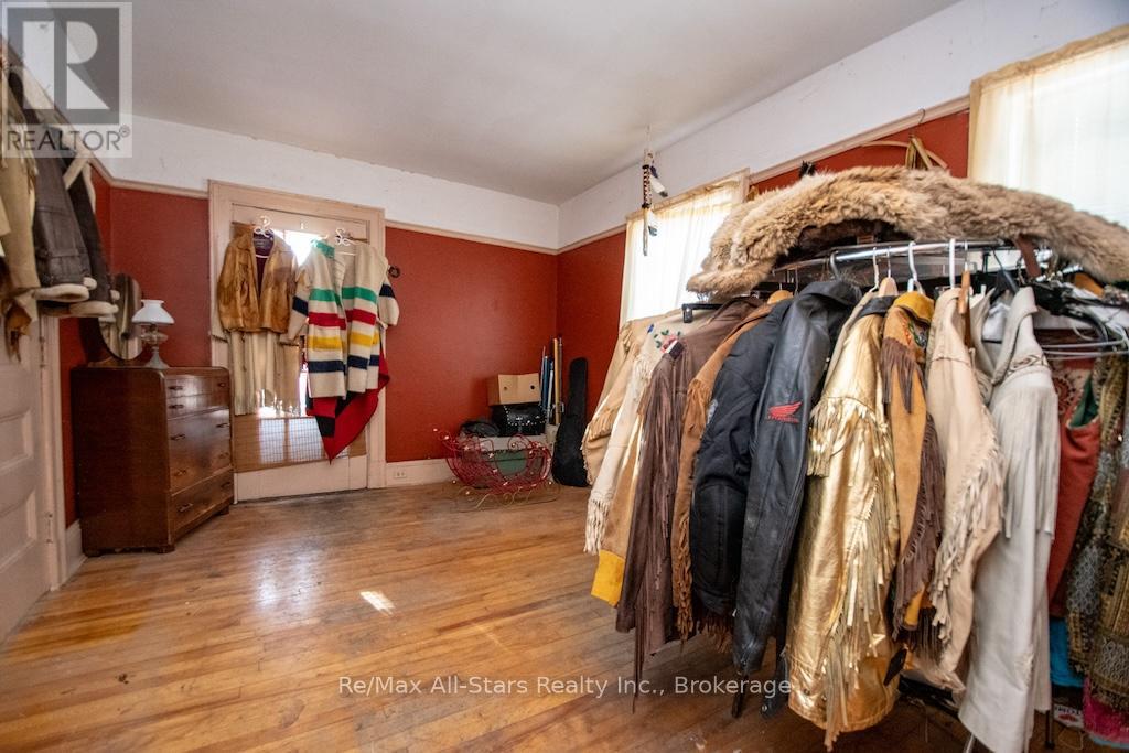 173 LINDSAY STREET S - 30