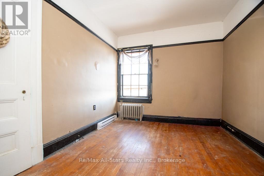 173 LINDSAY STREET S - 32