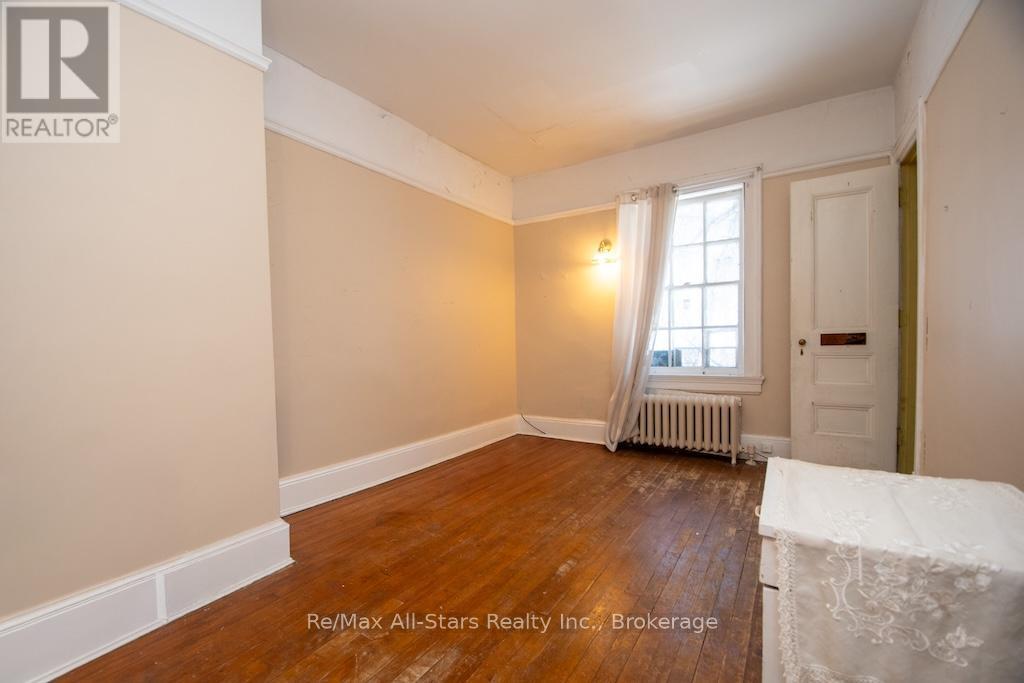 173 LINDSAY STREET S - 34