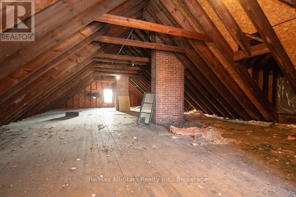 173 LINDSAY STREET S - 39