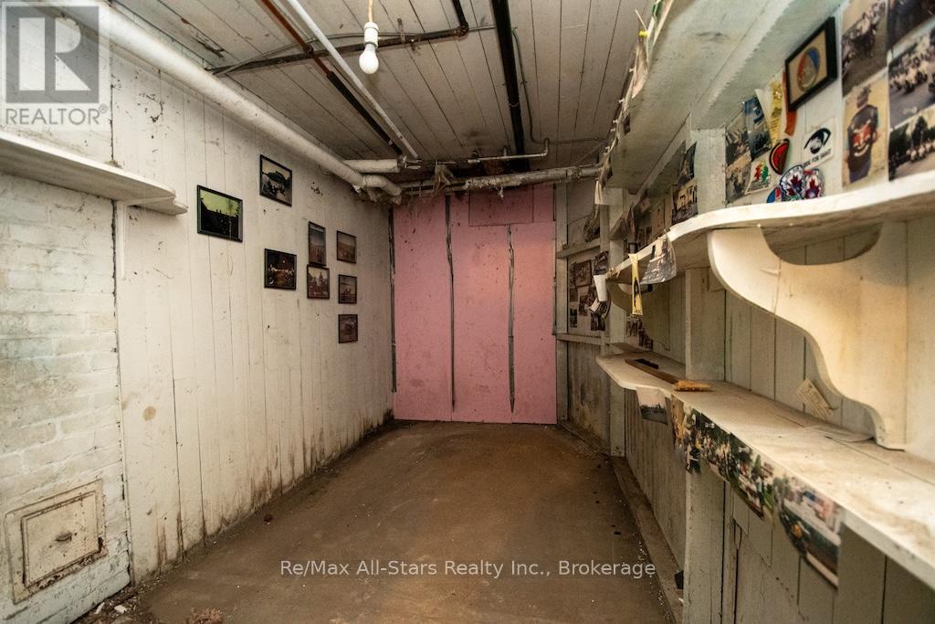 173 LINDSAY STREET S - 40