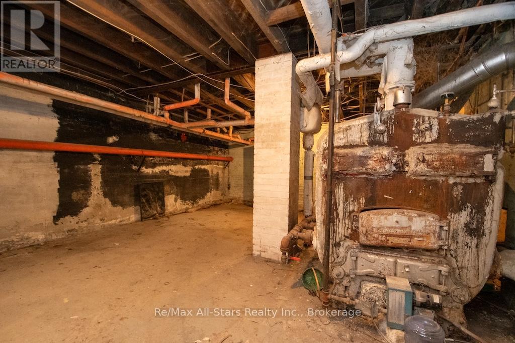 173 LINDSAY STREET S - 45