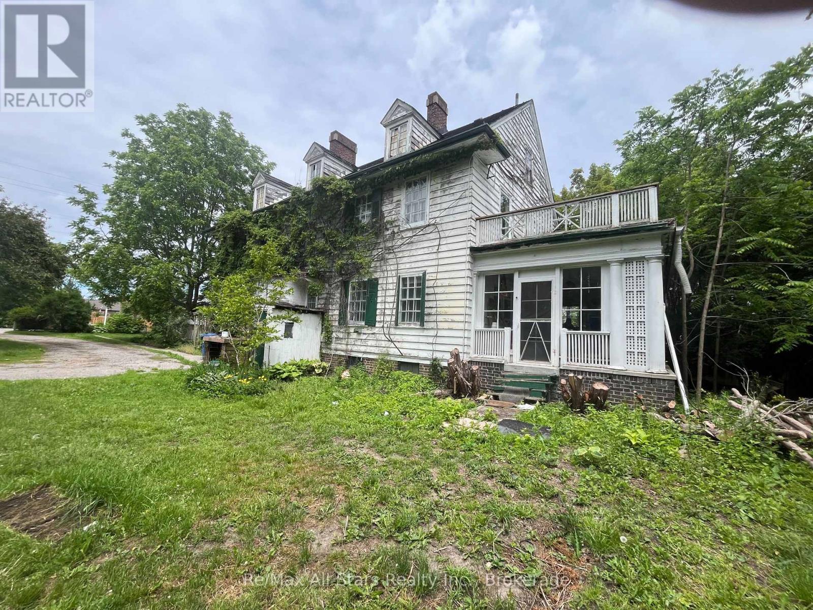 173 LINDSAY STREET S - 48